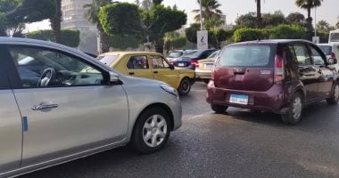 النشرة المرورية.. كثافات متوسطة للسيارات بمحاور القاهرة والجيزة
