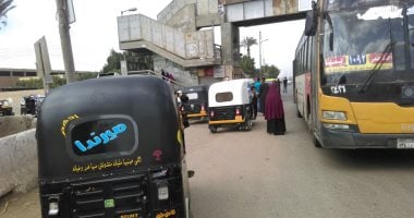 خلاف على أولوية المرور ينتهى بمشاجرة بين عاطل وسائق توك توك بالمنيرة الغربية