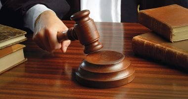 دفاع المتهم بالاعتداء على فرد أمن بالتجمع يفجر مفاجأة بأولى جلسات المحاكمة