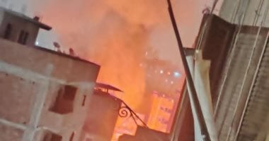 إخماد حريق اندلع داخل مخزن بلاستيكات فى الصف
