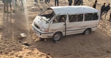 انفجار إطار سيارة يسفر عن انقلابها وإصابة سائقها بالهرم