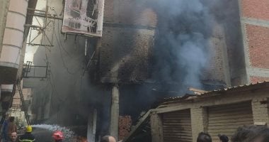 السيطرة على حريق بمخلفات كاوتش أعلى عقار بمدينة بنها دون خسائر بشرية