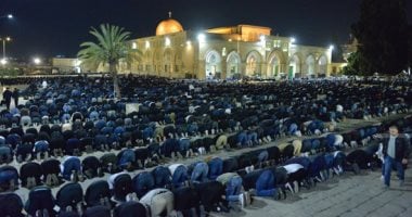 100 ألف مصلٍ يقيمون صلاتى العشاء والتراويح فى رحاب المسجد الأقصى