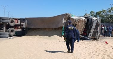 إصابة سائق في انقلاب سيارة نقل ثقيل بطريق الكافورى الإسكندرية