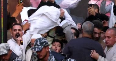 تقديم الكفن ينهى خصومة ثأرية بين عائلتين فى أوسيم.. صور