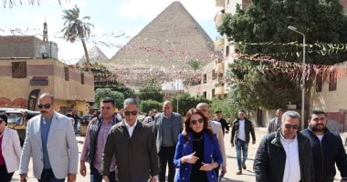 محافظ الجيزة يتفقد منطقة نزلة السمان لمتابعة تطوير محيط الأهرامات.. صور