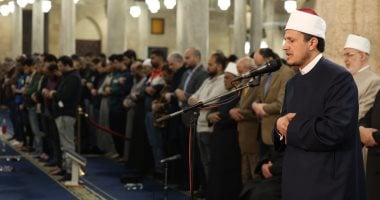 الليلة 7 من رمضان.. أروقة الجامع الأزهر تمتلئ بالمصلين في العشاء والتراويح