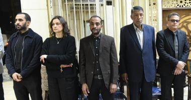 قيادات صحف الشركة المتحدة يقدمون واجب العزاء فى الزميل محمود نصر.. صور