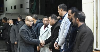أكرم القصاص ويحيى قلاش يقدمان واجب العزاء فى الزميل محمود نصر.. صور