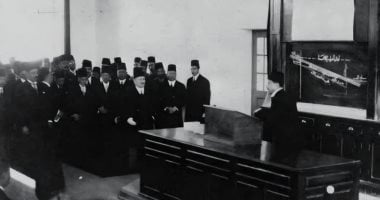 صورة نادرة من ذاكرة جامعة القاهرة.. الملك فؤاد خلال افتتاح مبنى كلية الهندسة