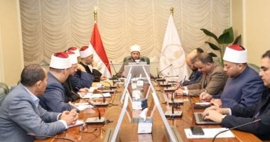 وزير الأوقاف يجتمع بمديرى المديريات لمتابعة جهود الوزارة فى رمضان