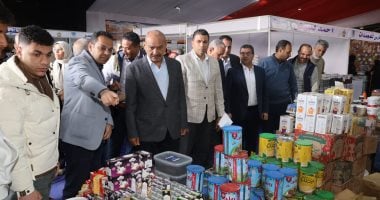 محافظ السويس فى جولة مفاجئة لمتابعة الأسعار وتوافر السلع ويشدد على رفع الإشغالات