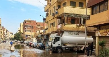 محافظ أسوان يتابع إصلاح كسر خط مياه بمنطقة البركة