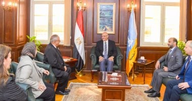 أيمن عطية يستقبل مدير مكتبة الإسكندرية لتهنئته بتوليه منصب المحافظ
