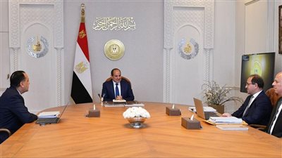 الرئيس السيسي يجتمع مع مدبولي ووزير المالية لمناقشة خفض دين الموازنة وزيادة الأجور