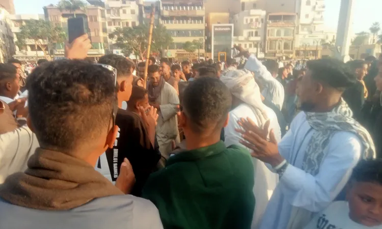 بالدف والرقص الصعيدي.. أهالي الأقصر يحتفلون بثالث أيام العيد فى أحضان الفراعنة