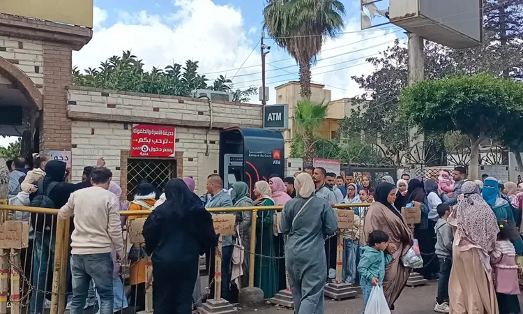 إقبال على الحدائق العامة والمتنزهات بكفر الشيخ رابع أيام العيد