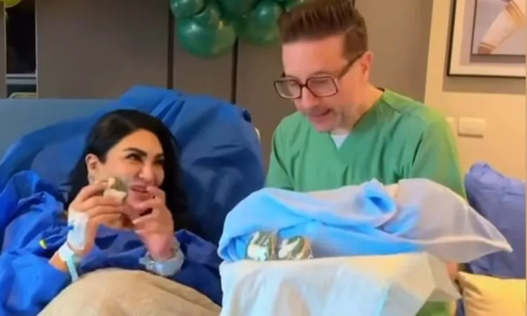 من داخل المستشفى.. سالي عبد السلام ترزق بمولودها الأول