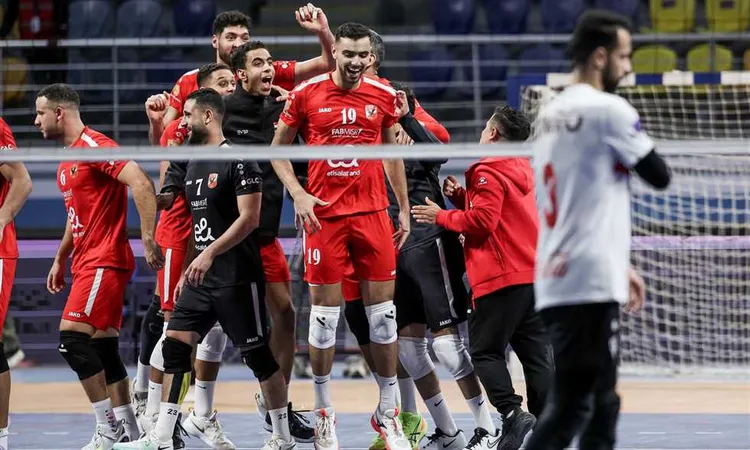 الأهلي يتوج بلقب دوري الطائرة بعد الفوز على الزمالك بثلاثية نظيفة