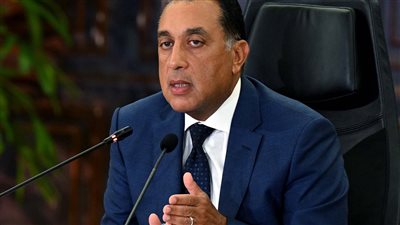 الحكومة تعلن الآليات القانونية لغلق المحال العامة والمراكز التجارية والمطاعم