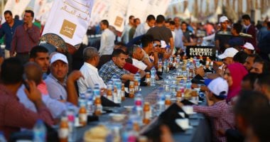 إمبابة بتفرح بأهلها.. 20 ألف وجبة تجمع الآلاف على مائدة إفطار واحدة اليوم