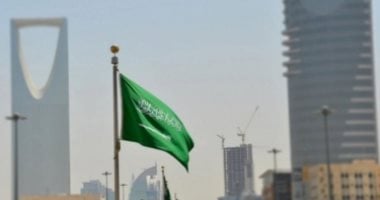 السعودية تمدد تأشيرات الزيارة والعمرة حتى 18 أبريل