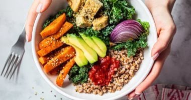 لتجنب الإمساك فى العيد.. أكثروا من الخضراوات الغنية بالألياف وشرب الماء