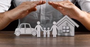 من هم أصحاب الأعمال والفئات المستفيدة من التغطية التأمينية؟