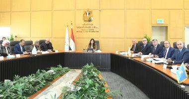 وزيرة الإسكان تترأس لجنة المرافق لمتابعة منظومة العمل بقطاع مياه الشرب والصرف