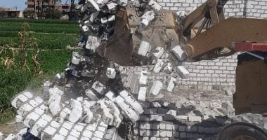 إزالة 6 حالات تعدى على الأراضى الزراعية بمركزى البلينا ودار السلام فى سوهاج