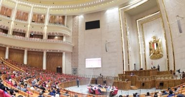 قطار العاشر من رمضان الكهربائي يصل البرلمان.. رسالة ثقة في مشروعات النقل