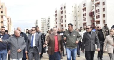 محافظ بورسعيد يتفقد المشروع الاستثماري «66 عمارة» بمدينة بورفؤاد.. صور