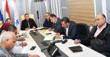 محافظ أسوان يشارك فى اجتماع تسريع تقنين الأراضى وإزالة التعديات