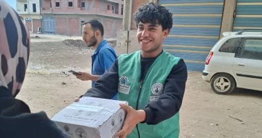 نبيل الكاتب الخيرية عضو التحالف الوطنى توزع وجبات جاهزة وكراتين بالبحيرة