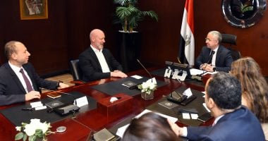 السفير الفرنسى يشيد بالتزام الحكومة المصرية بخطط تحسين بيئة الأعمال