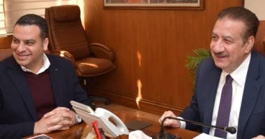 محافظ بورسعيد يوجه رؤساء الأحياء ونوابهم الجدد بالارتقاء بخدمات المواطنين