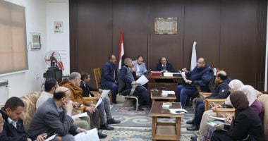 رئيس مياه سوهاج يبحث تطهير الترع والمصارف المائية بمراكز المحافظة