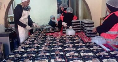 مبادرة مطبخ المصرية توزع 1400 وجبة إفطار بكوم إمبو فى أسوان
