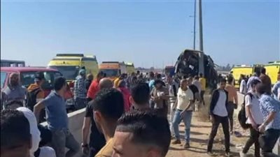 إصابة 15 شخصا في تصادم بين ميكروباص وملاكي بطريق السويس