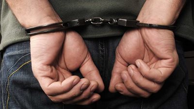 جار مشاغب وتجارة مخدرات.. سقوط المتهم بإتلاف سيارة جاره في بدر