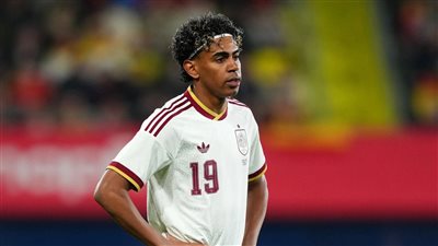 برشلونة يطالب مدرب إسبانيا بإعفاء لامين يامال من مواجهة مصر الودية