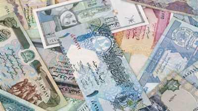 تحركات سريعة مستمرة.. الدولار والعملات تتغير أمام الجنيه