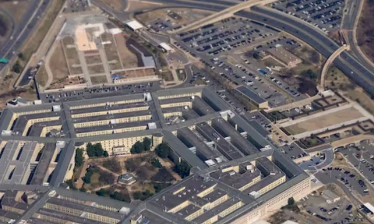 البنتاجون يوجه إنذاراً أخيراً للبحرية الإيرانية: الإخلاء الفوري أو الاستسلام