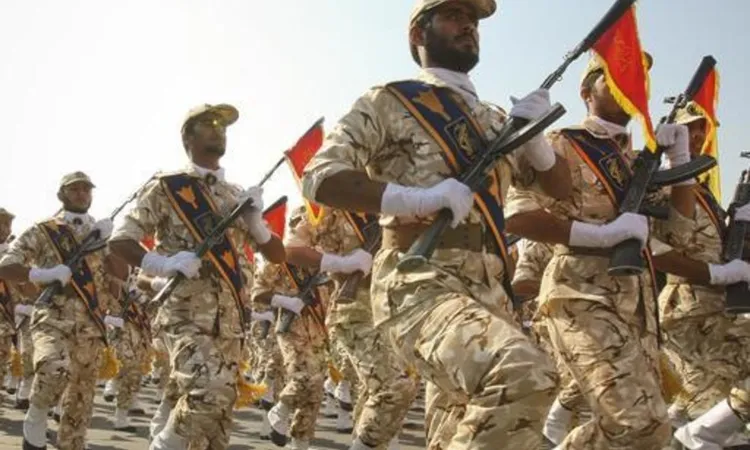 الحرس الثوري يدعو المدنيين لإخلاء مناطق تمركز القوات الأمريكية