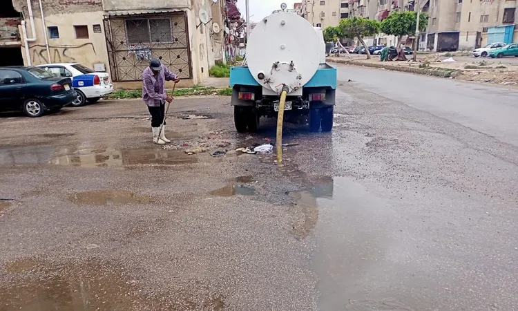 انتشار مكثف لفرق الطوارئ ومعدات الشفط بكافة الأحياء ومدينة بورفؤاد لمواجهة تقلبات الطقس ببورسعيد