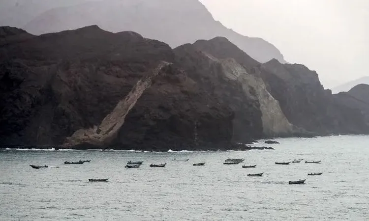 الحوثيون يهددون بدخول الحرب دعمًا لإيران وإغلاق مضيق باب المندب