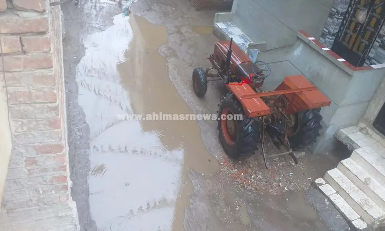 الشوارع تحولت لـ«برك مياه».. أمطار غزيرة تضرب كفر الشيخ واستمرار حالة الطوارئ| صور