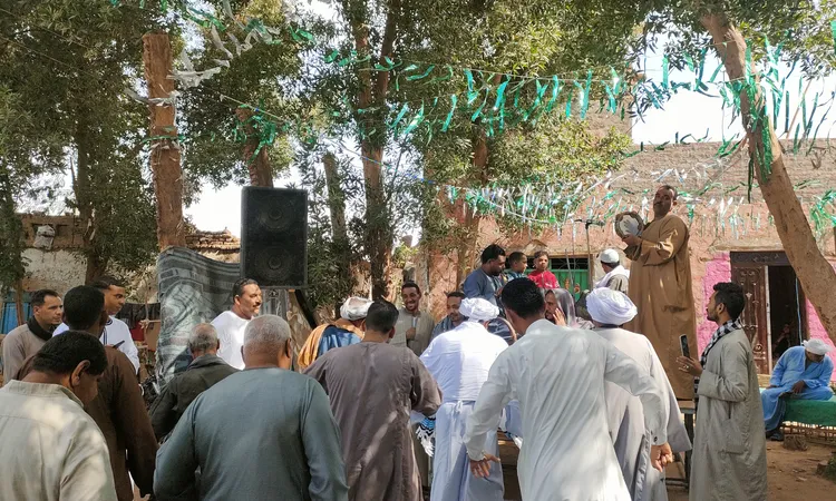 أغرب حاجة هتشوفها.. رقص وملاهي في قلب المقابر بقنا احتفالًا بثالث أيام العيد