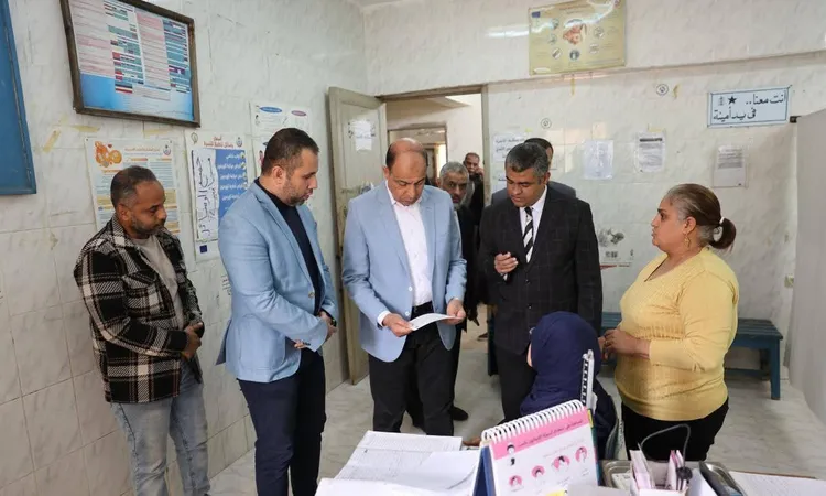 محافظ المنيا يجري تفتيشا مفاجئا على السجلات المخازن بإحدى الوحدات الصحية