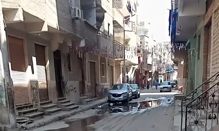 الروائح تخنق السكان.. طفح الصرف يحاصر أهالي الشؤون في قنا